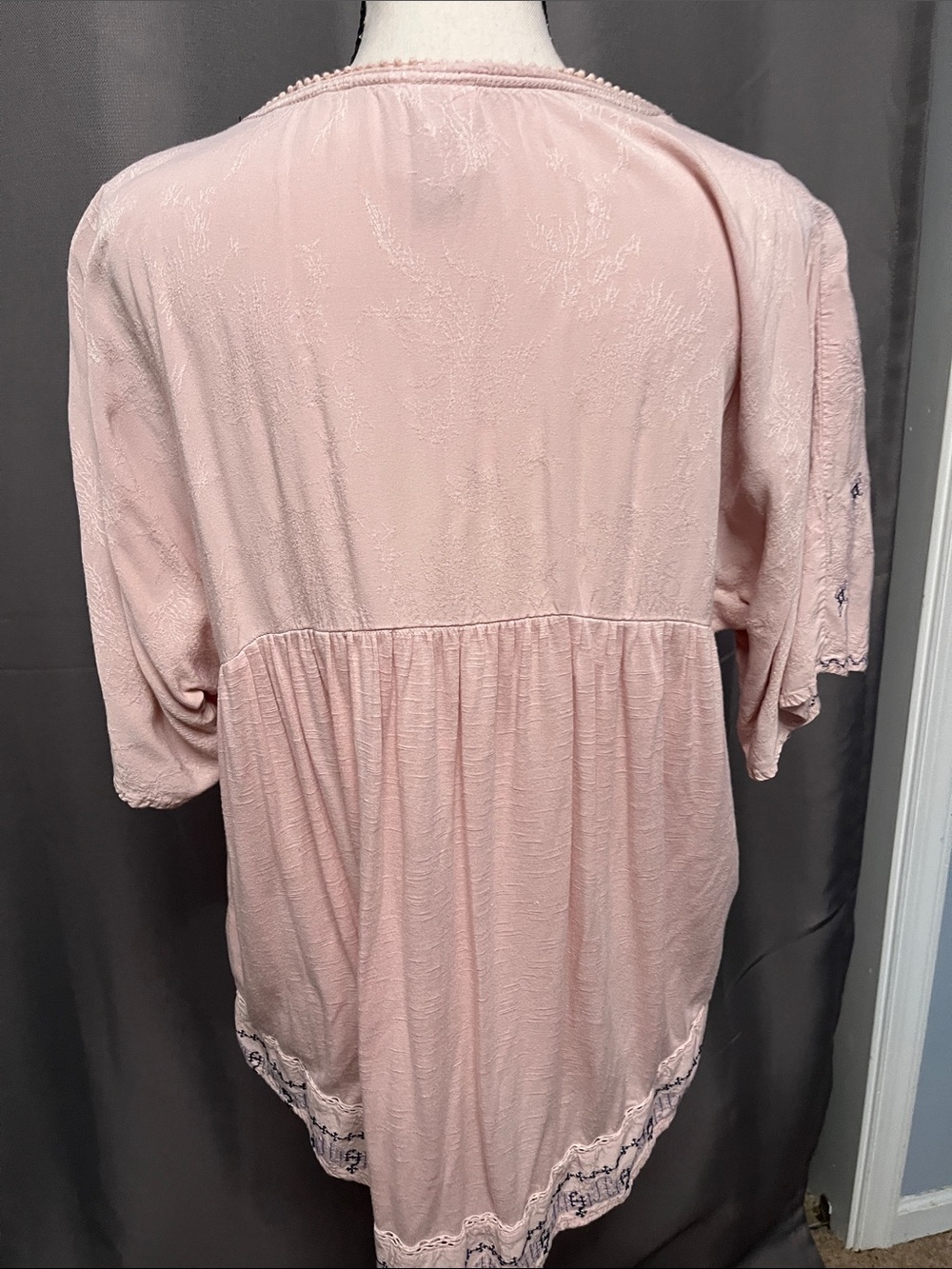 Knox Rose Light Pink Embroidered Scoop Neck Tunic - Picture 5 of 5